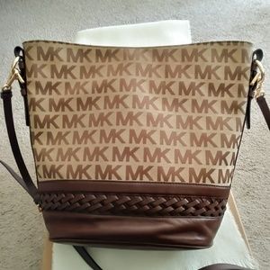 Michael Kors Gladstone Bucket Handbag